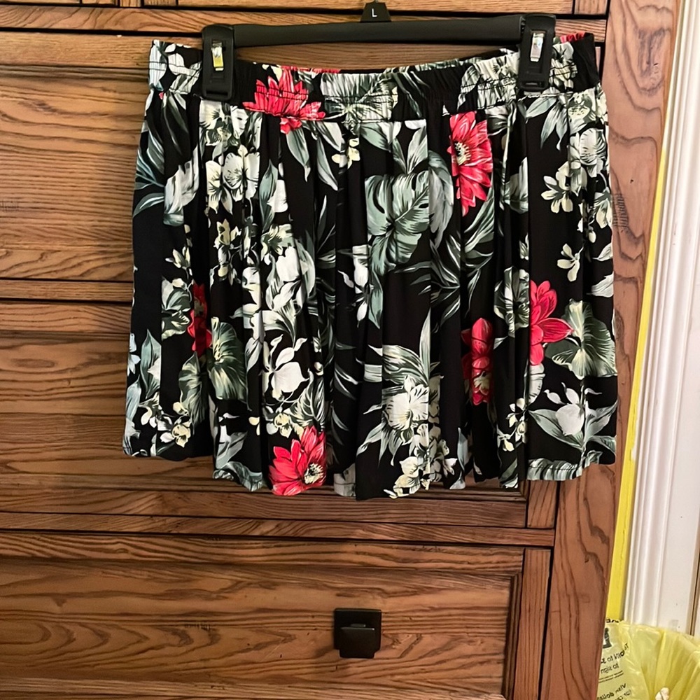 Large tropical Ralph Lauren skirt worn a couple of times
